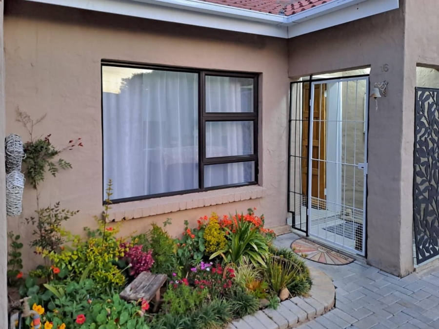 2 Bedroom Property for Sale in Wilkoppies North West